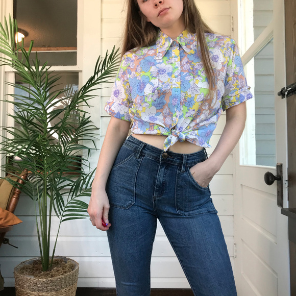 COPY - Vintage Permanent Press Floral Button Down Shirt - Picture 2 of 8